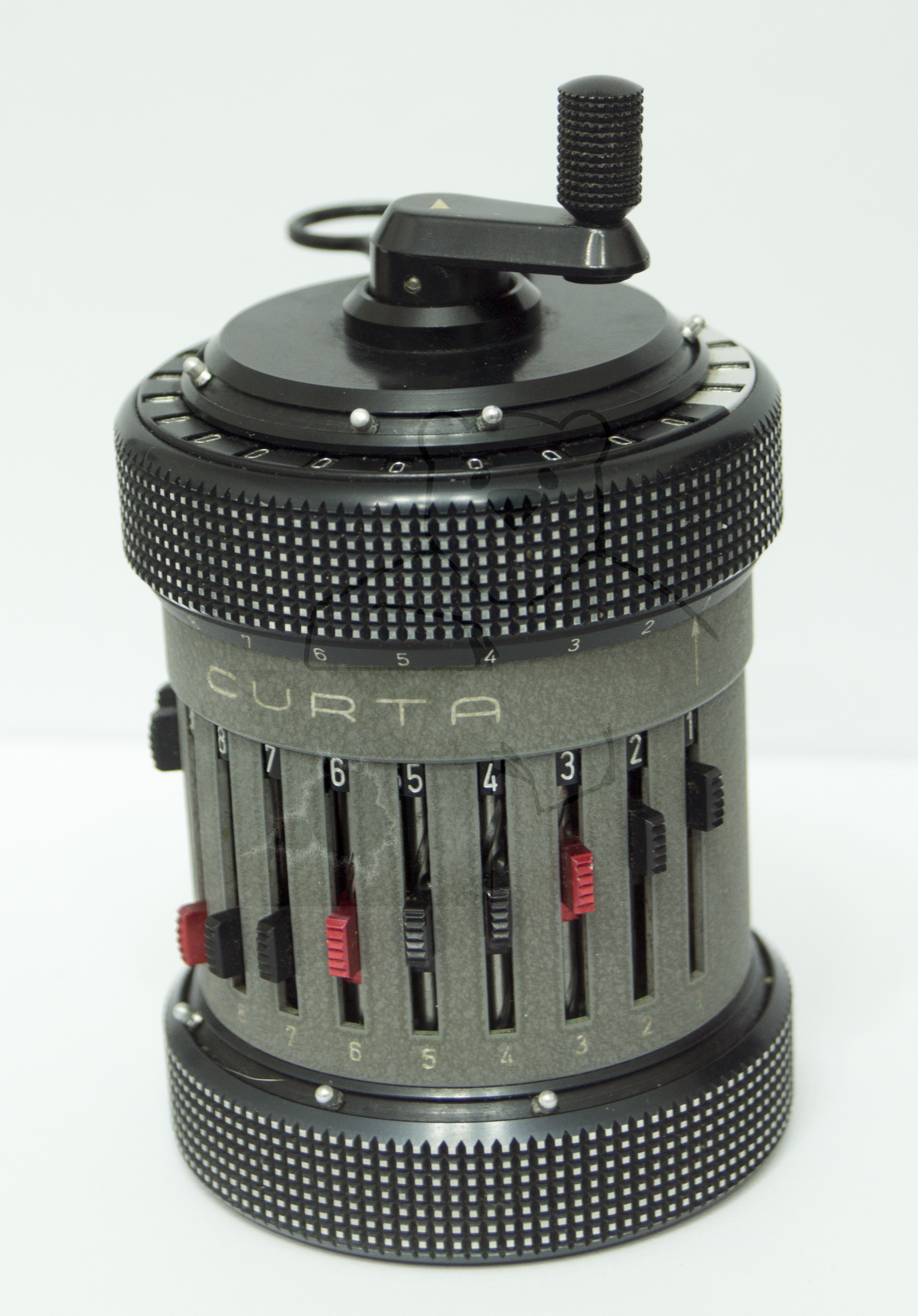 Curta II von Curt Herzstark, Seitliche Ansicht